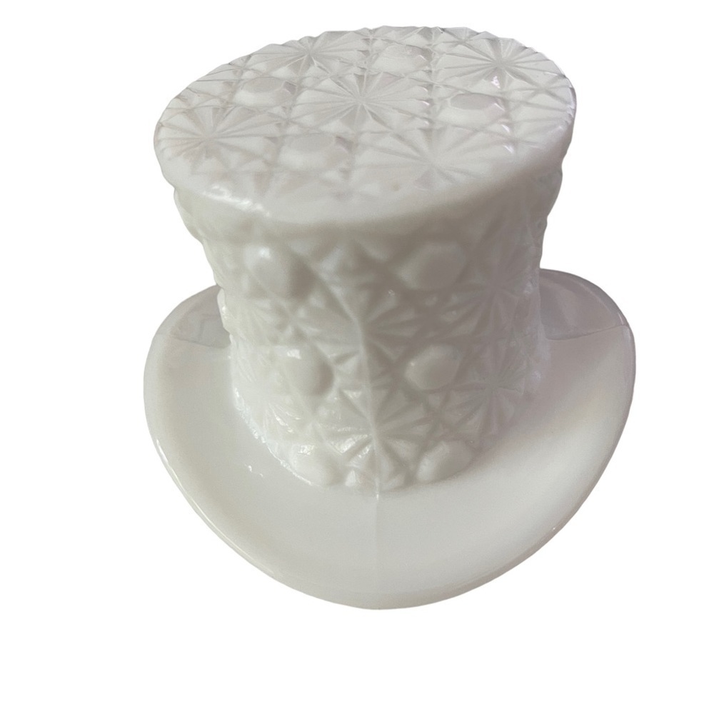 Fenton milk glass top hat daisy and button pattern, 2 1/2 inches tall